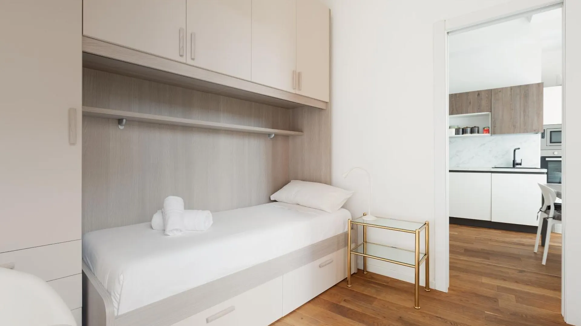 Repubblica - Centrale - Moderno Trilocale Milan Apartment