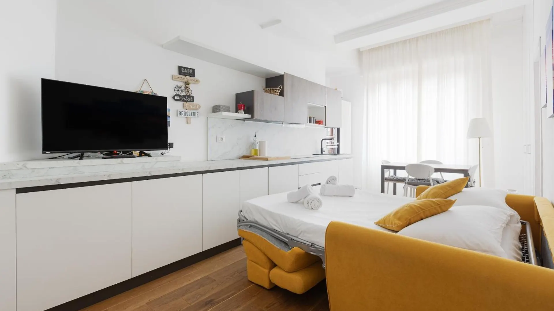 Repubblica - Centrale - Moderno Trilocale Milan Apartment