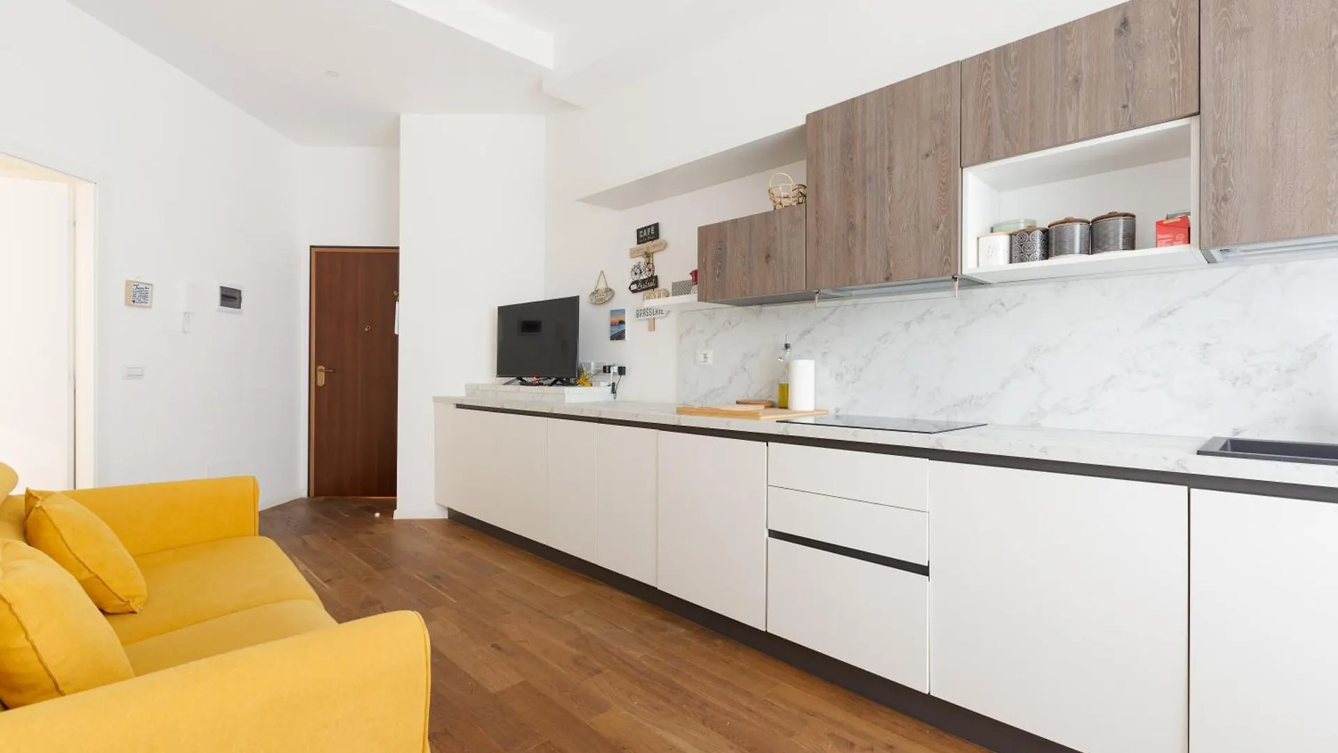 Repubblica - Centrale - Moderno Trilocale Milan Apartment